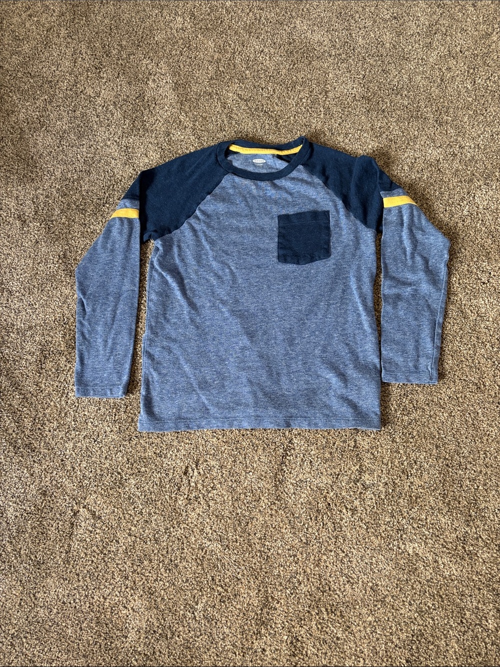 Boys Old Navy Long-Sleeve Raglan Tee in Navy, Heather Blue & Yellow Size L 10/12